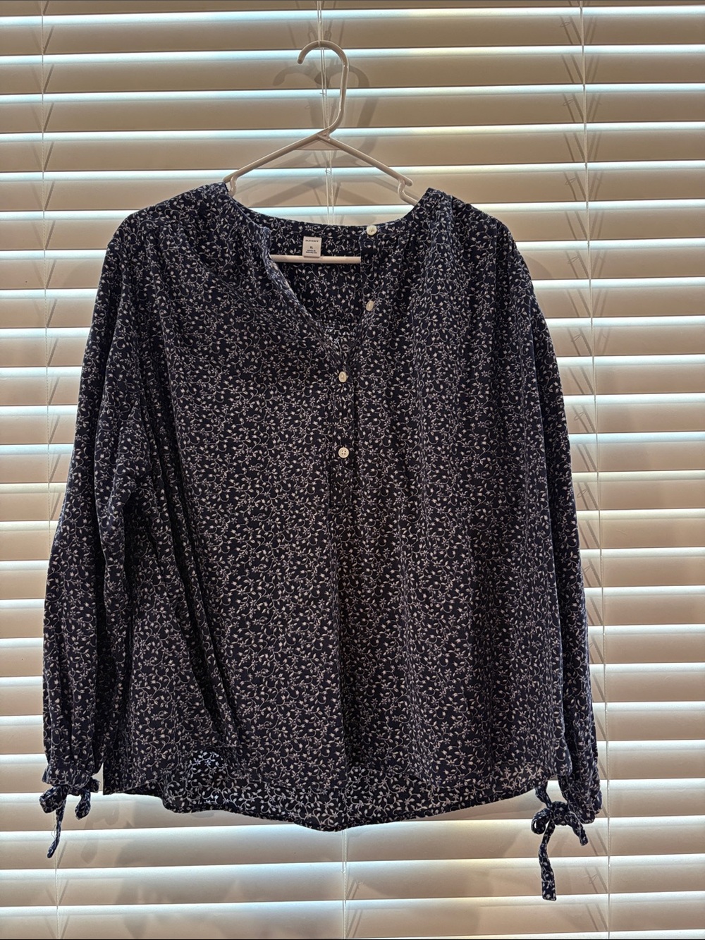 Old Navy Blue Floral Button-Front Long-Sleeve Blouse